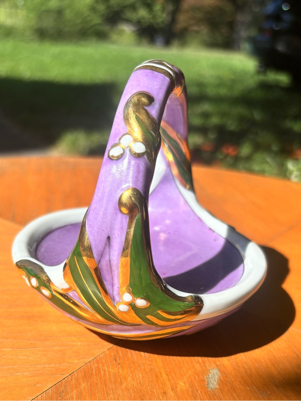 VINTAGE PORCELAIN HAND-PAINTED TRINKET DISH. ADORABLE GIFT!